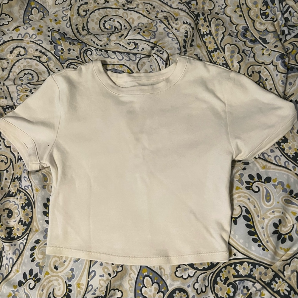 UO cream cropped tee